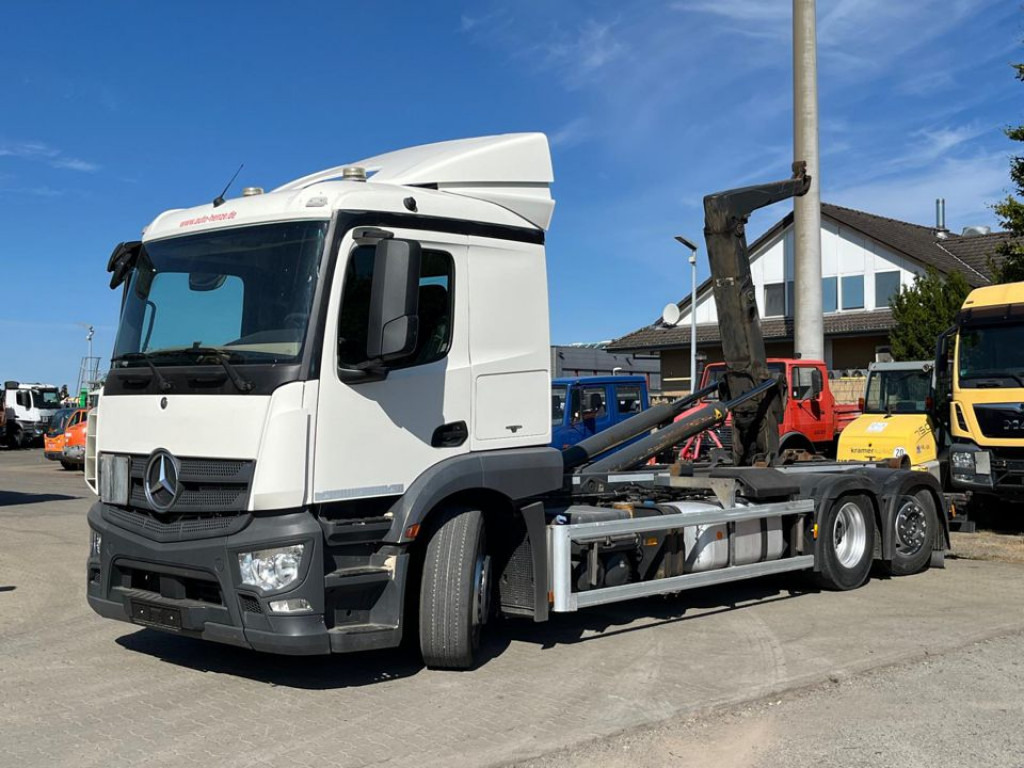 MERCEDES-BENZ Actros 2543 L 6x2 Abrollkipper MeillerLenk Lift - شاحنة ذات الخطاف: صور 1 MERCEDES-BENZ Actros 2543 L 6x2 Abrollkipper MeillerLenk Lift - شاحنة ذات الخطاف: صور 1