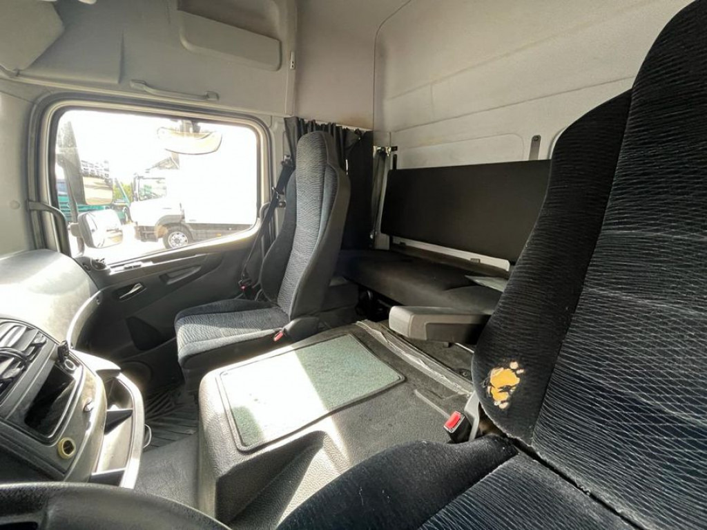 MERCEDES-BENZ Atego 818 L Möbelkoffer LBW Möbelkoffer gr.Fhs+Sitzreihe - الشاحنات الصغيرة صندوق مغلق: صور 2 MERCEDES-BENZ Atego 818 L Möbelkoffer LBW Möbelkoffer gr.Fhs+Sitzreihe - الشاحنات الصغيرة صندوق مغلق: صور 2