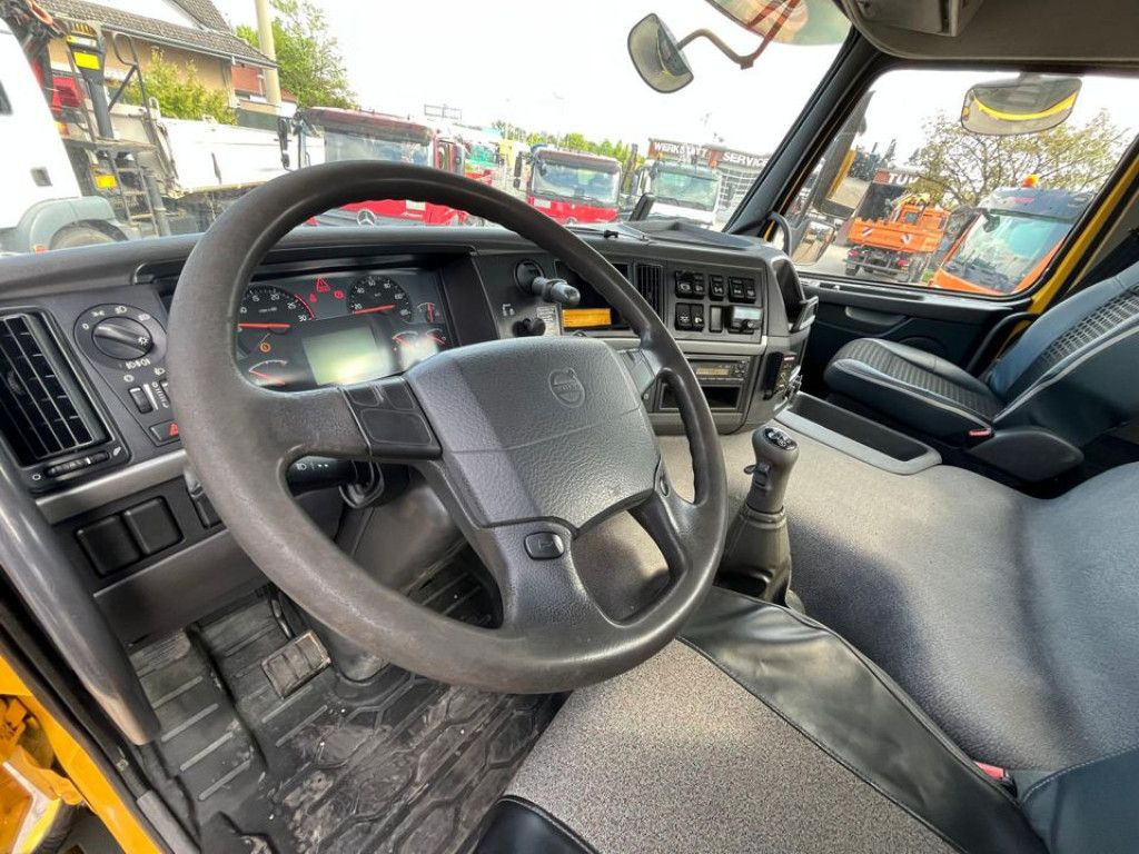 Volvo FM 330 4x4 Pritsche Kran Singelreifen Funkfernbe - شاحنات مسطحة, شاحنة كرين: صور 5 Volvo FM 330 4x4 Pritsche Kran Singelreifen Funkfernbe - شاحنات مسطحة, شاحنة كرين: صور 5