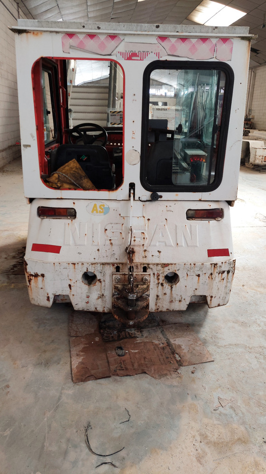 FV02 Nissan Baggage Tractor - جرارات الأمتعة: صور 2 FV02 Nissan Baggage Tractor - جرارات الأمتعة: صور 2