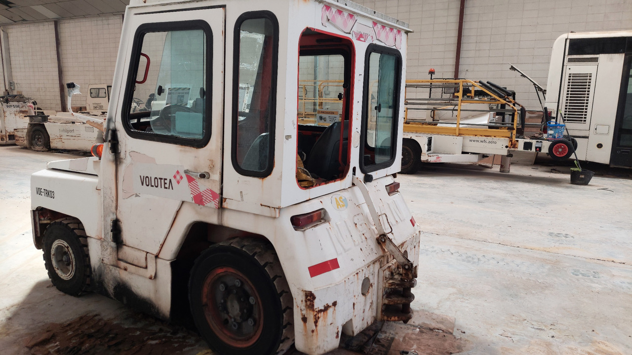 FV02 Nissan Baggage Tractor - جرارات الأمتعة: صور 3 FV02 Nissan Baggage Tractor - جرارات الأمتعة: صور 3