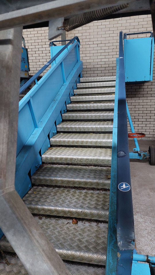 Passenger Stairs SACO 2-2.80 - سلالم الطائرة: صور 2 Passenger Stairs SACO 2-2.80 - سلالم الطائرة: صور 2