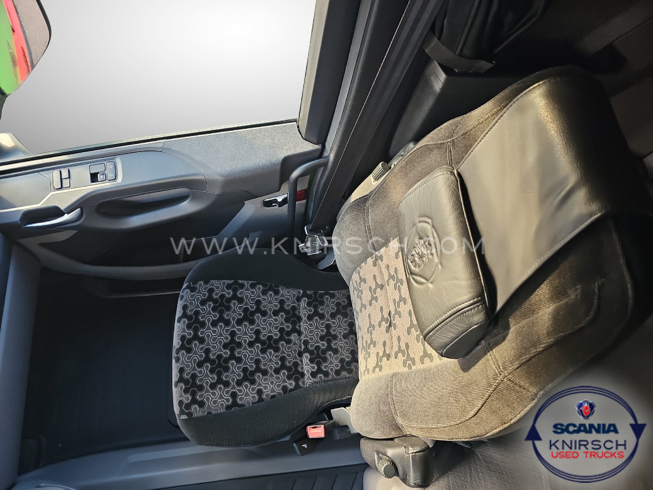 SCANIA R 450 A4x2LA Retarder Standklima - شاحنة جرار: صور 5 SCANIA R 450 A4x2LA Retarder Standklima - شاحنة جرار: صور 5