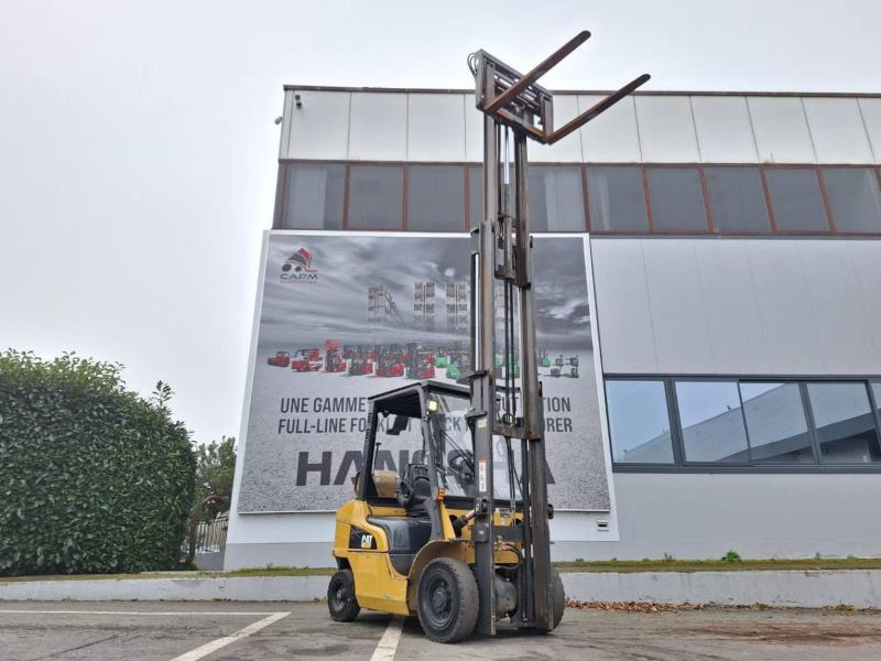 رافعة شوكية تعمل بالغاز Caterpillar GP25N: صور 8