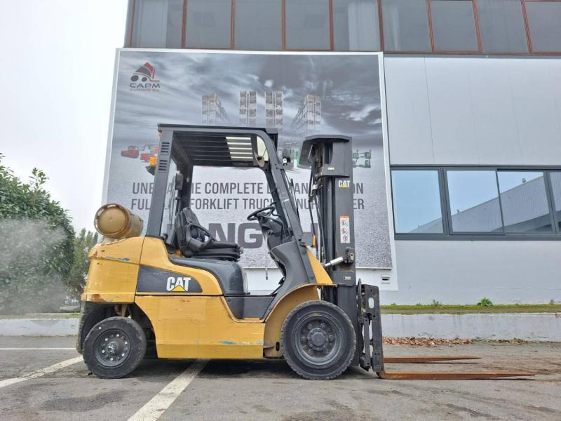 رافعة شوكية تعمل بالغاز Caterpillar GP25N: صور 6