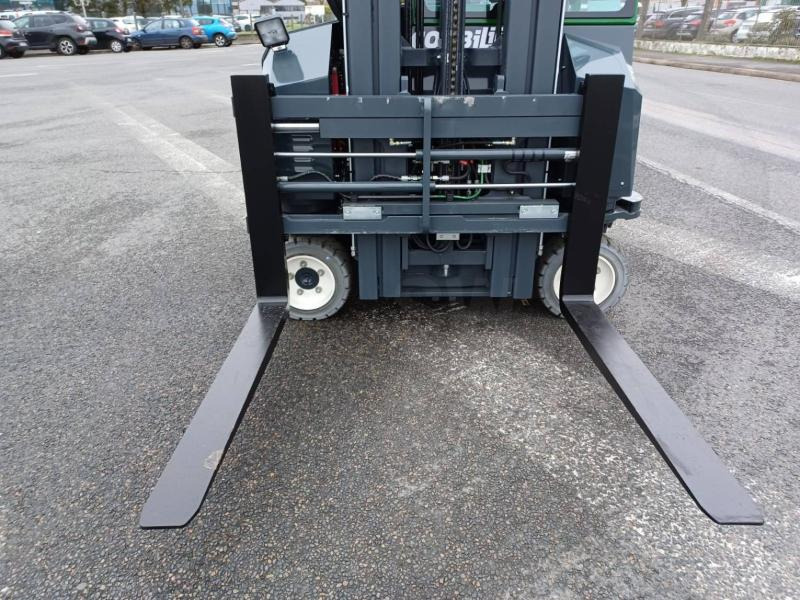 شاحنة المناولة رباعية الاتجاهات Combilift CBE3000: صور 9