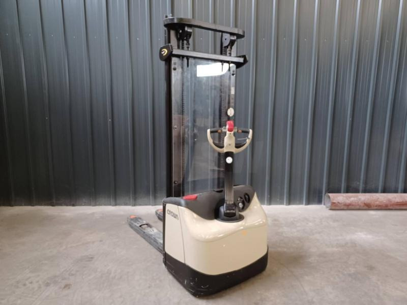 Crown WF3000-1.0FT - معدات تكديس: صور 5 Crown WF3000-1.0FT - معدات تكديس: صور 5