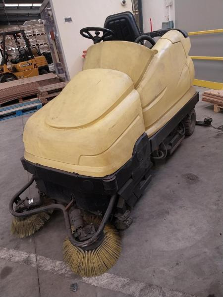 Kärcher BD100/25 - سياره كنس شوارع: صور 2 Kärcher BD100/25 - سياره كنس شوارع: صور 2