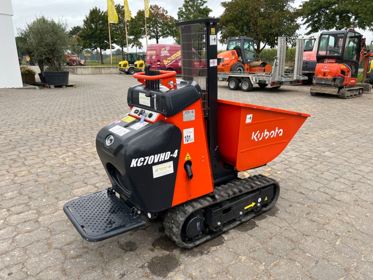 Kubota KC 70, VHD-4, mit Hochentleerung, hydr. Fahrwerk - عربات نقل قلابة مجنزرة: صور 3 Kubota KC 70, VHD-4, mit Hochentleerung, hydr. Fahrwerk - عربات نقل قلابة مجنزرة: صور 3