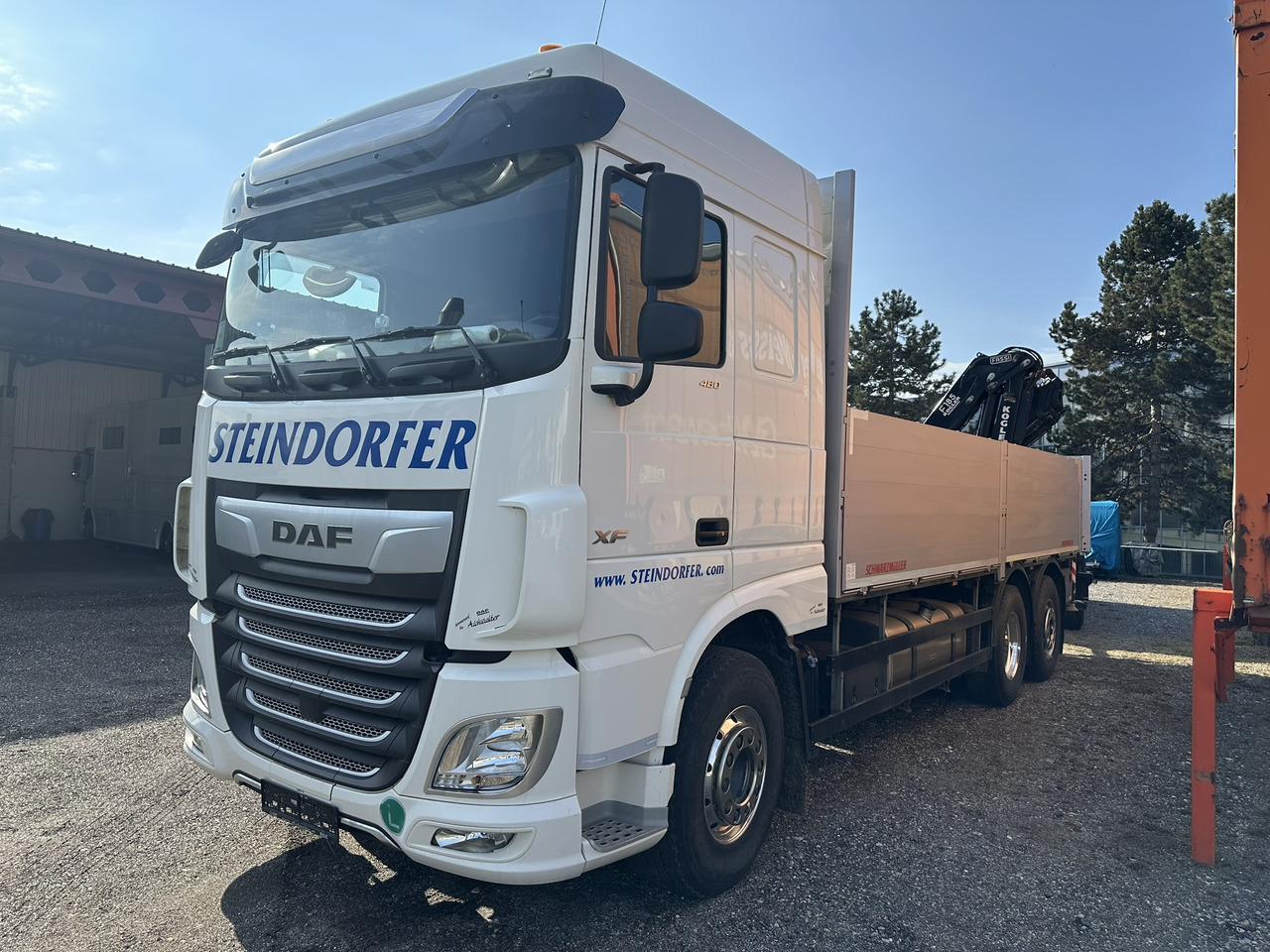 DAF XF 480 FAN mit FASSI Kran ohne Anhänger - شاحنات مسطحة: صور 1 DAF XF 480 FAN mit FASSI Kran ohne Anhänger - شاحنات مسطحة: صور 1