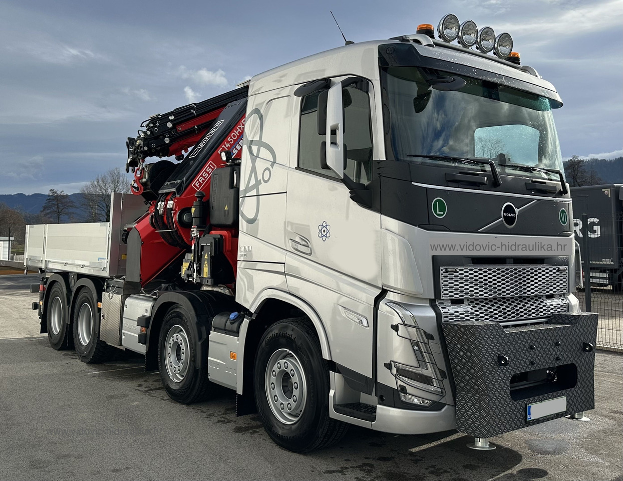 VOLVO Hiab Palfinger Fassi F1450 - شاحنة كرين: صور 1 VOLVO Hiab Palfinger Fassi F1450 - شاحنة كرين: صور 1