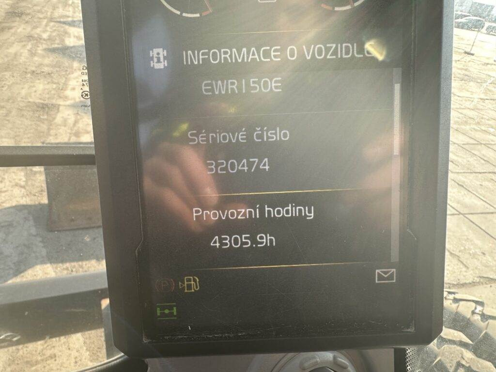 حفارة على عجلات Volvo EWR150E: صور 23