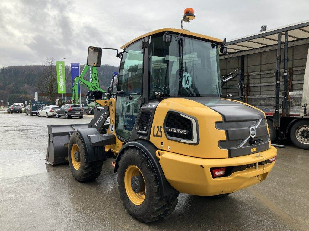 Volvo JL25H Electric - شيول صغير: صور 3 Volvo JL25H Electric - شيول صغير: صور 3