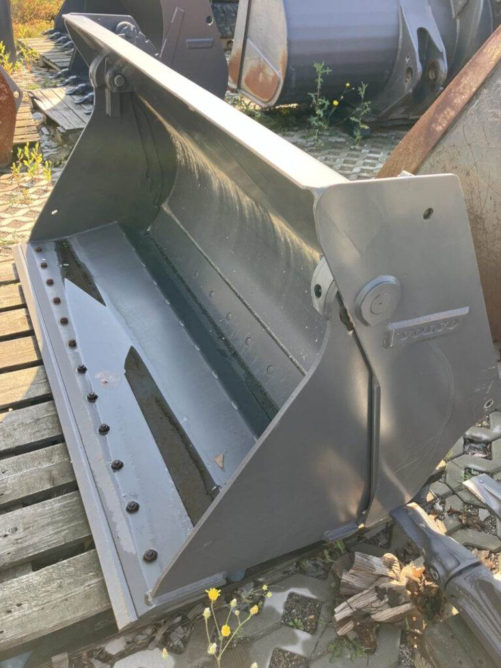 Volvo Klappschaufel mit Messer -P Aufnahme - بكت: صور 4 Volvo Klappschaufel mit Messer -P Aufnahme - بكت: صور 4