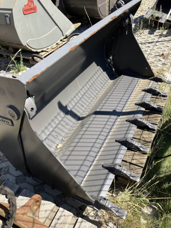 Volvo Klappschaufel mit Zähnen TPZ - بكت: صور 1 Volvo Klappschaufel mit Zähnen TPZ - بكت: صور 1