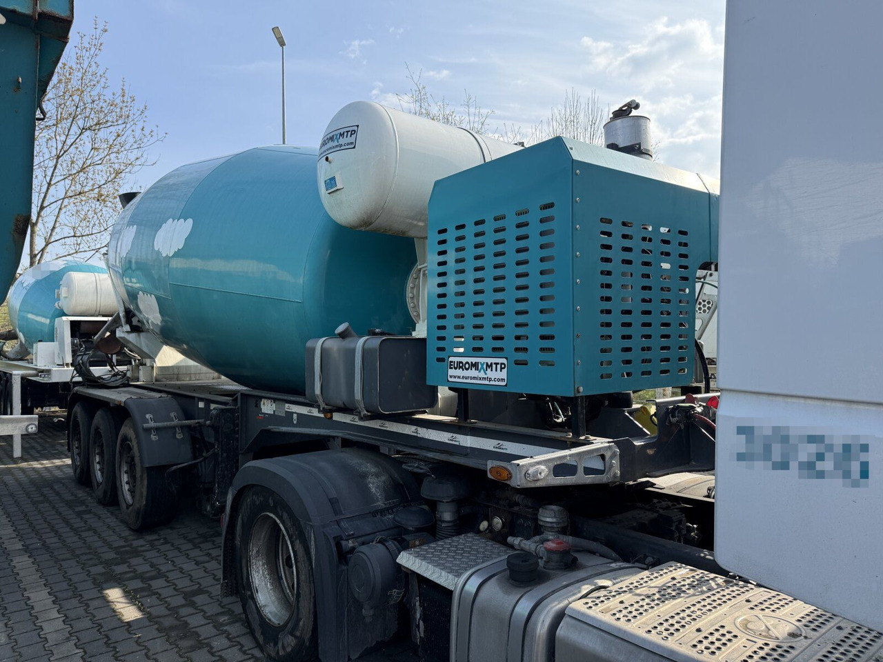 Betonmischer-Auflieger Euromix 12 m³ mit Motor - شاحنة خلاطة خرسانة: صور 4 Betonmischer-Auflieger Euromix 12 m³ mit Motor - شاحنة خلاطة خرسانة: صور 4