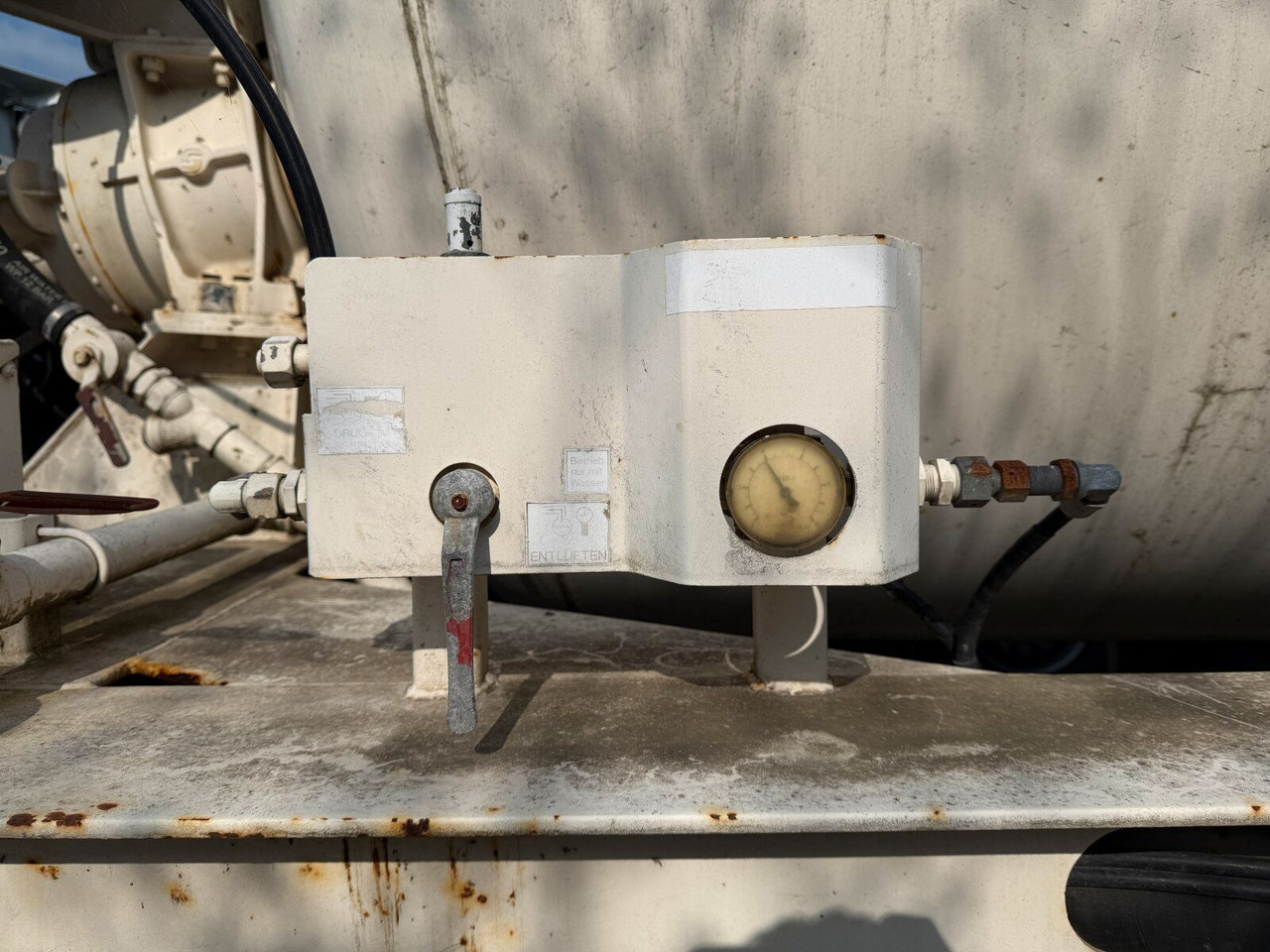 Intermix 10 m³ Betonmischer Auflieger mit Motor إيجار Intermix 10 m³ Betonmischer Auflieger mit Motor: صور 13