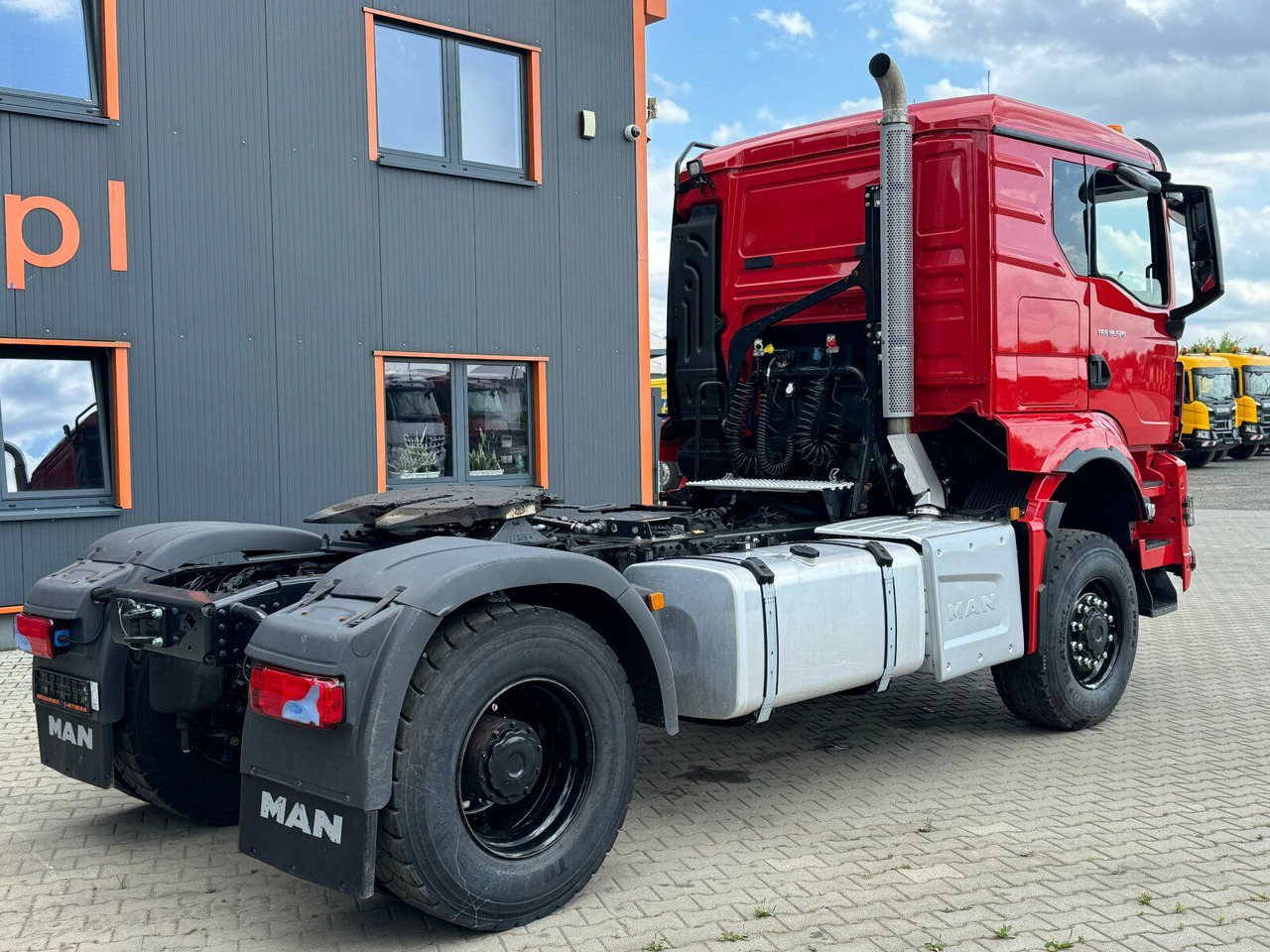 MAN TGS 18.520 4x4 SZM - Kipphyd. Blatt Luft Pritard - شاحنة جرار: صور 5 MAN TGS 18.520 4x4 SZM - Kipphyd. Blatt Luft Pritard - شاحنة جرار: صور 5