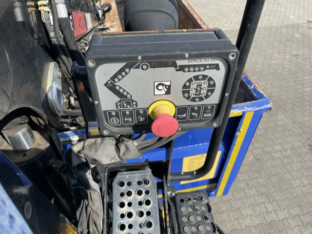 Mercedes-Benz AROCS 2536 6x2*4 Kipper Kran HIAB - قلابات, شاحنة كرين: صور 5 Mercedes-Benz AROCS 2536 6x2*4 Kipper Kran HIAB - قلابات, شاحنة كرين: صور 5