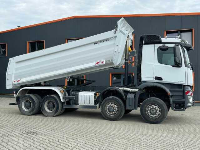 Mercedes-Benz AROCS 4145 8x8 Meiller Muldenkipper - قلابات: صور 2 Mercedes-Benz AROCS 4145 8x8 Meiller Muldenkipper - قلابات: صور 2