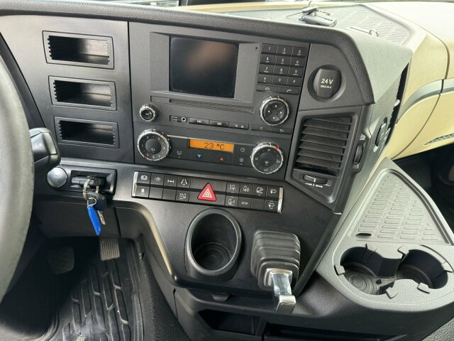 Mercedes-Benz Actros 1840 4x2 SZM Mega *Retarder - شاحنة جرار: صور 4 Mercedes-Benz Actros 1840 4x2 SZM Mega *Retarder - شاحنة جرار: صور 4