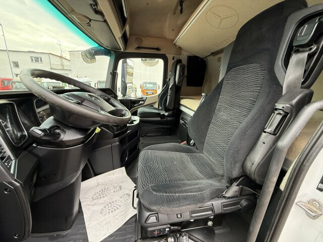 Mercedes-Benz Actros 1845 LS Sattelzugmaschine 4x2 - شاحنة جرار: صور 5 Mercedes-Benz Actros 1845 LS Sattelzugmaschine 4x2 - شاحنة جرار: صور 5