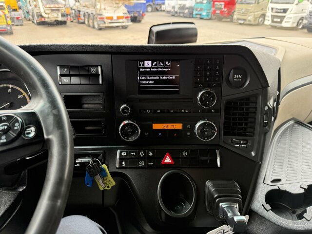 Mercedes-Benz Actros 1845 SZM 4x2 Retarder Kipphydraulik - شاحنة جرار: صور 4 Mercedes-Benz Actros 1845 SZM 4x2 Retarder Kipphydraulik - شاحنة جرار: صور 4