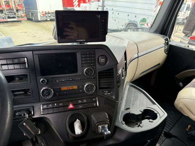 Mercedes-Benz Actros 4x2 Pritsche Plane Laderampe + Anhänger - شاحنة ستارة: صور 3 Mercedes-Benz Actros 4x2 Pritsche Plane Laderampe + Anhänger - شاحنة ستارة: صور 3