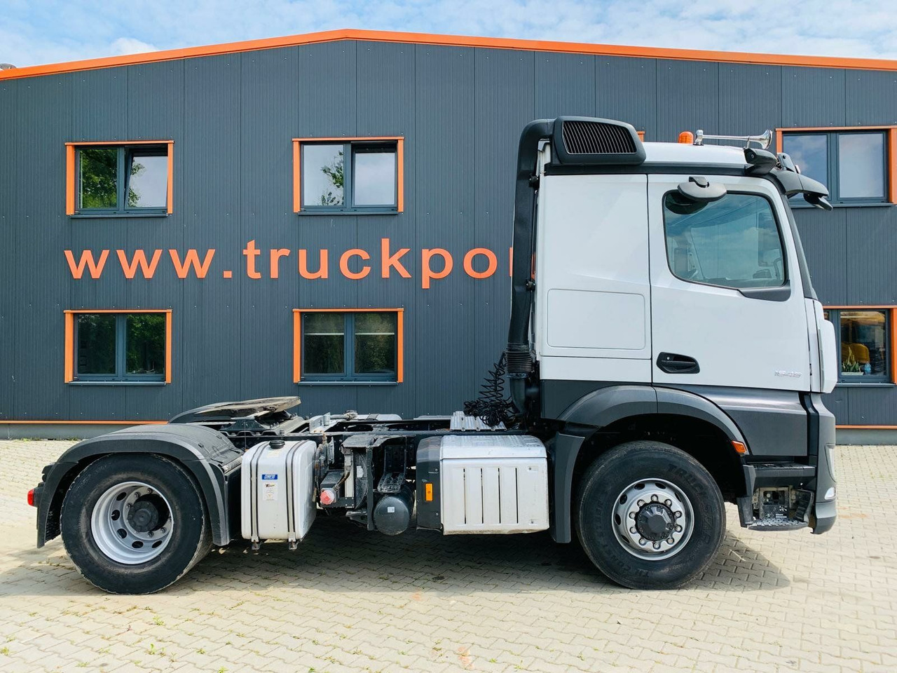 Mercedes-Benz Arocs 1846 LS 4x4 HAD *Kipphyd. Euro6 Blatt/Luft - شاحنة جرار: صور 4 Mercedes-Benz Arocs 1846 LS 4x4 HAD *Kipphyd. Euro6 Blatt/Luft - شاحنة جرار: صور 4