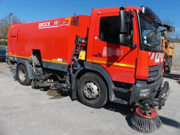 Mercedes-Benz Atego 1324 4x2 Kehrmaschine BROCK HD Anlage - سياره كنس شوارع: صور 3 Mercedes-Benz Atego 1324 4x2 Kehrmaschine BROCK HD Anlage - سياره كنس شوارع: صور 3