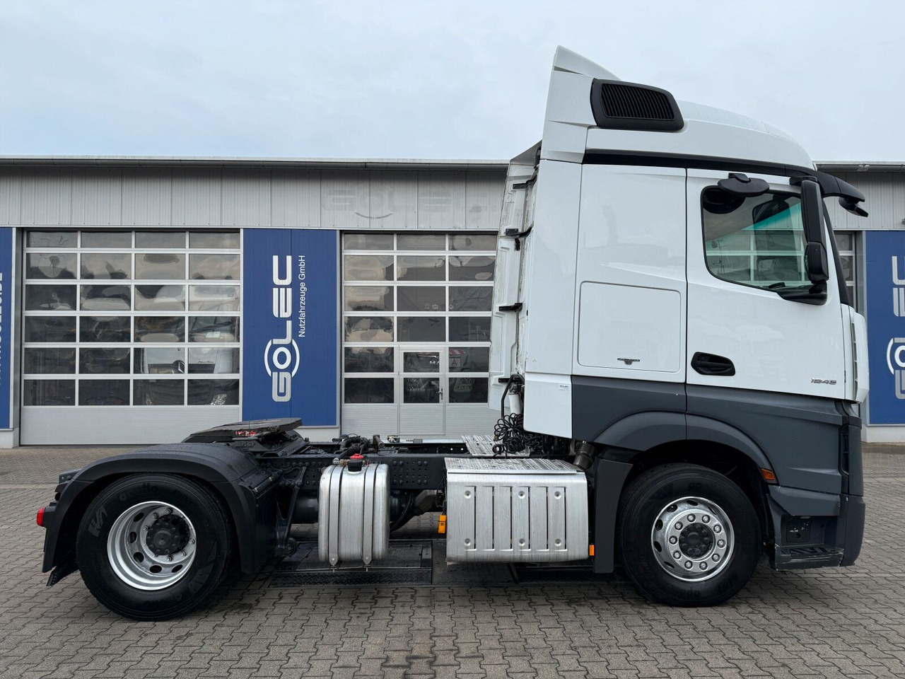 Mercedes-Benz MB Actros 1845 LS Sattelzugmaschine 4x2 - شاحنة جرار: صور 4 Mercedes-Benz MB Actros 1845 LS Sattelzugmaschine 4x2 - شاحنة جرار: صور 4