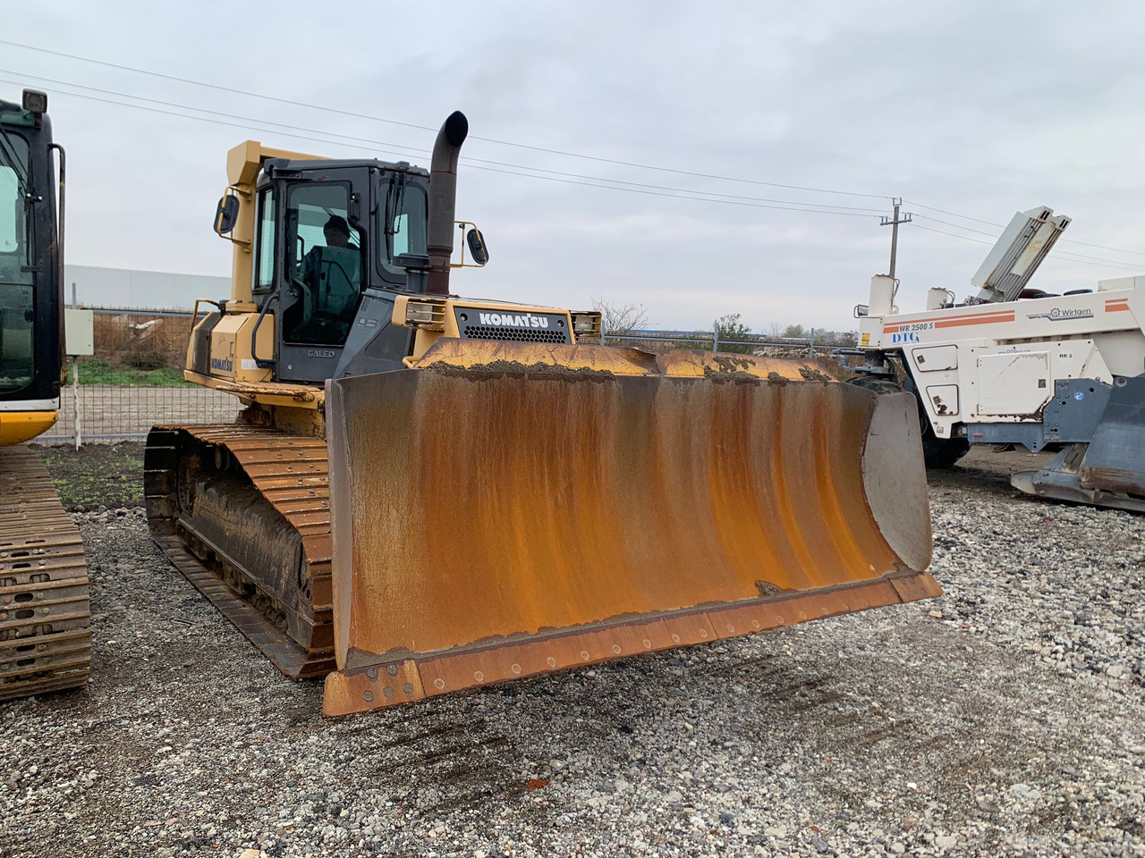 KOMATSU D61EX-15 - بلدوزر: صور 1 KOMATSU D61EX-15 - بلدوزر: صور 1