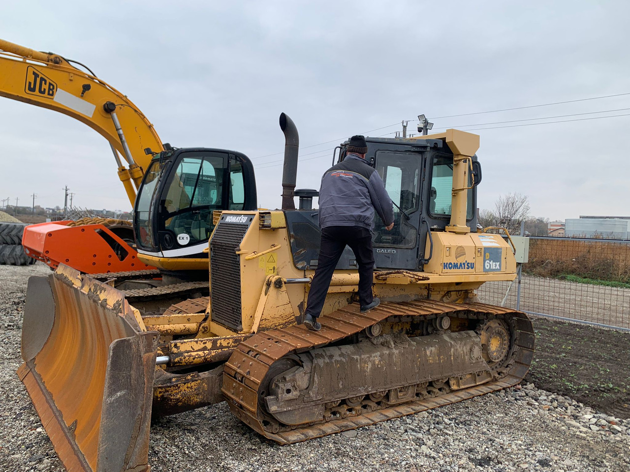 KOMATSU D61EX-15 - بلدوزر: صور 3 KOMATSU D61EX-15 - بلدوزر: صور 3