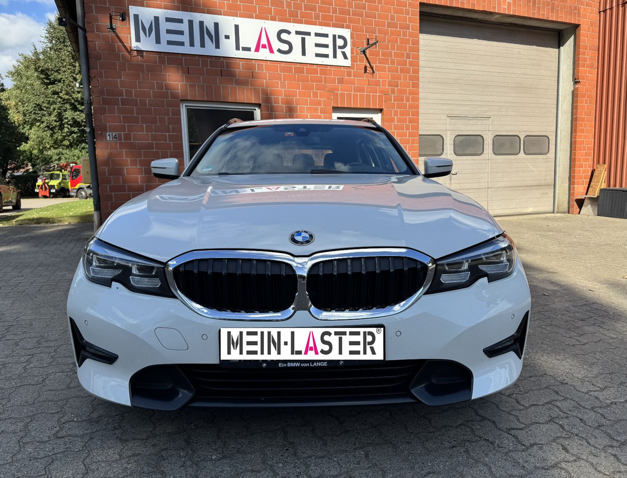BMW 320 d xDrive touring Sport Line shadow AHK - سيارة ستيشن: صور 3 BMW 320 d xDrive touring Sport Line shadow AHK - سيارة ستيشن: صور 3