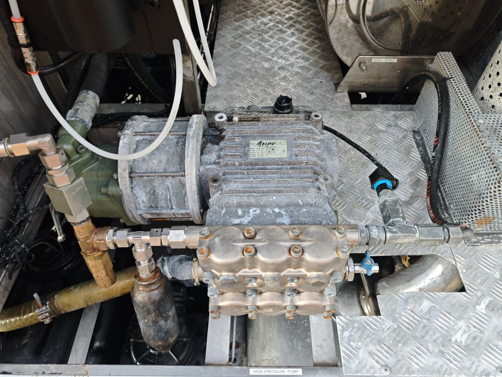 شاحنة القمامة IVECO Eurocargo + IRIDE BIN WASHER CLEANER RHodέla Containerreiniger: صور 45 شاحنة القمامة IVECO Eurocargo + IRIDE BIN WASHER CLEANER RHodέla Containerreiniger: صور 45