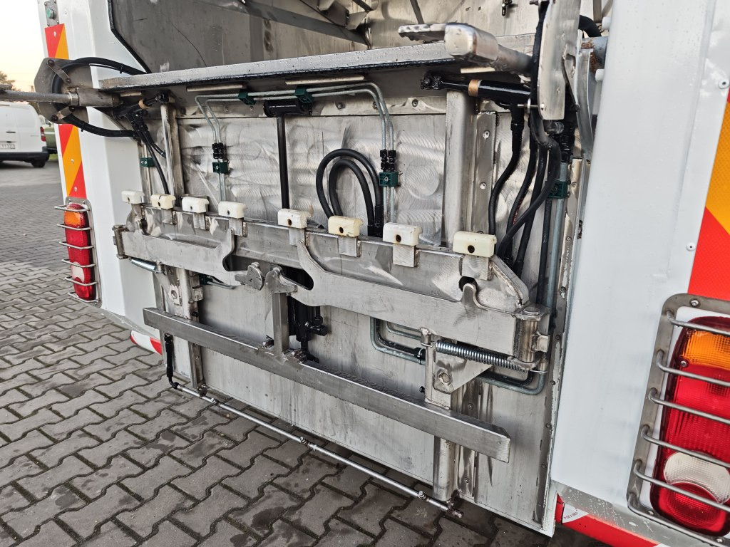 شاحنة القمامة IVECO Eurocargo + IRIDE BIN WASHER CLEANER RHodέla Containerreiniger: صور 32 شاحنة القمامة IVECO Eurocargo + IRIDE BIN WASHER CLEANER RHodέla Containerreiniger: صور 32