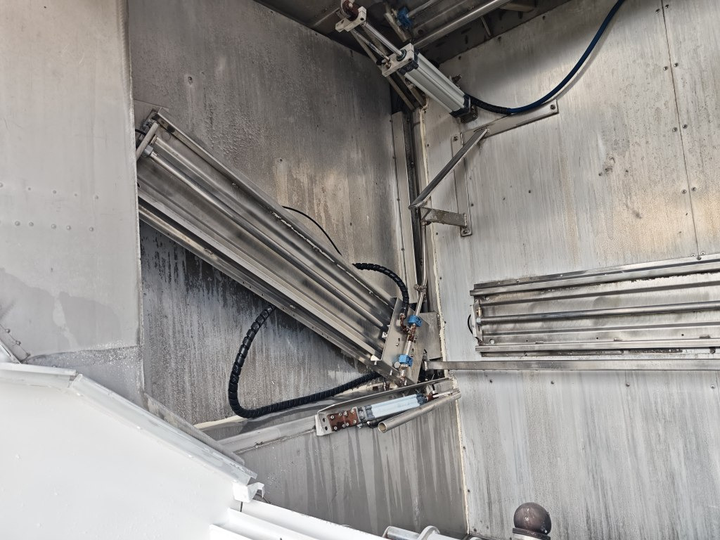 شاحنة القمامة Renault Midlum 270dxi Myjka Container washer TECME: صور 20 شاحنة القمامة Renault Midlum 270dxi Myjka Container washer TECME: صور 20