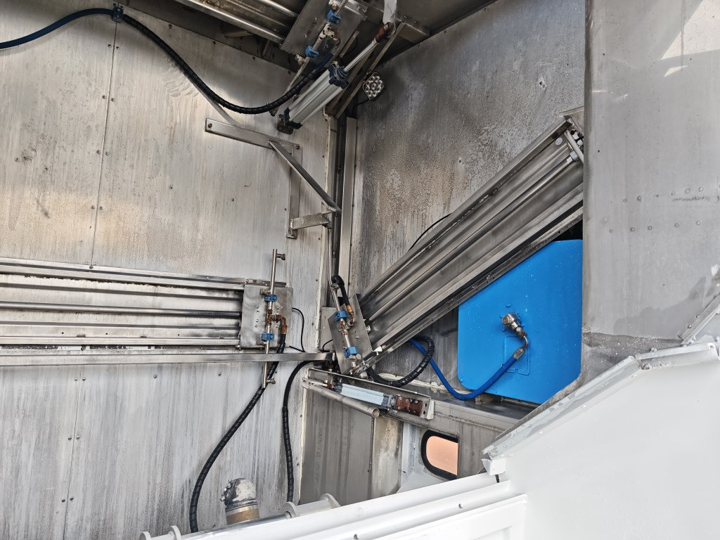 شاحنة القمامة Renault Midlum 270dxi Myjka Container washer TECME: صور 19 شاحنة القمامة Renault Midlum 270dxi Myjka Container washer TECME: صور 19