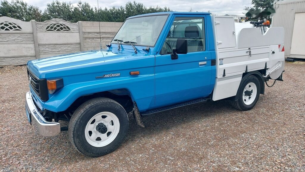 Toyota Land Cruiser COMBI HYDRO CLEANER 4x4 - فراغ شاحنة: صور 5 Toyota Land Cruiser COMBI HYDRO CLEANER 4x4 - فراغ شاحنة: صور 5