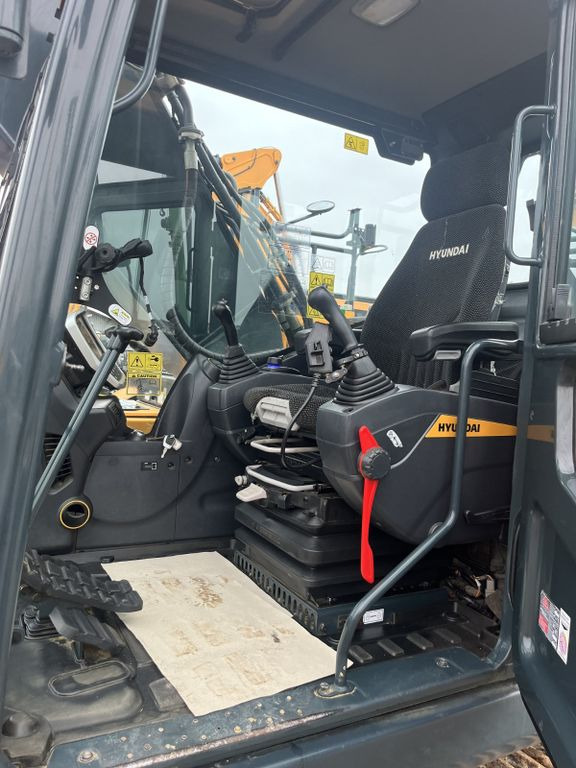 Hyundai HX220AL - حفارات زحافة: صور 5 Hyundai HX220AL - حفارات زحافة: صور 5