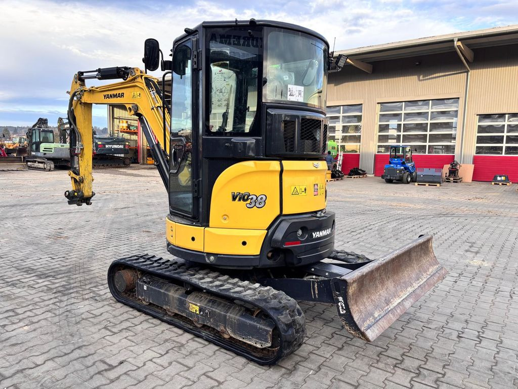Yanmar Vio38-6 - حفارة مصغرة: صور 4 Yanmar Vio38-6 - حفارة مصغرة: صور 4