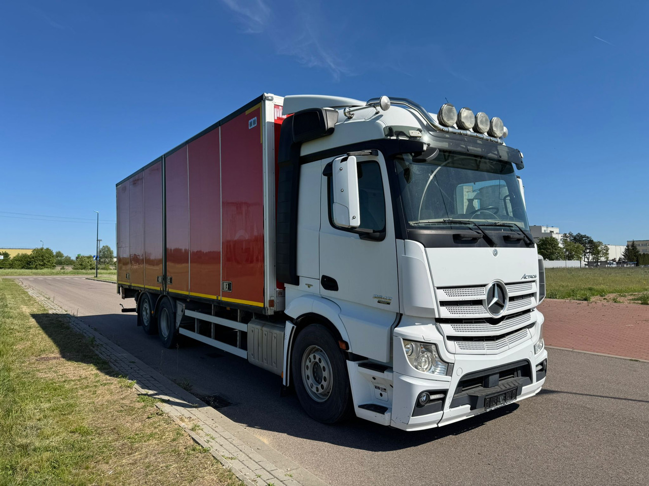 MERCEDES-BENZ ACTROS 2542 - بصندوق مغلق شاحنة: صور 1 MERCEDES-BENZ ACTROS 2542 - بصندوق مغلق شاحنة: صور 1