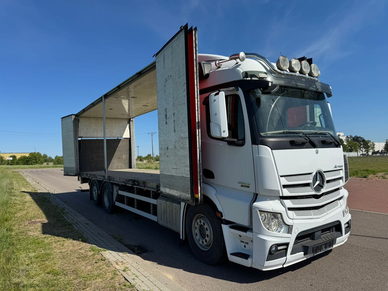 MERCEDES-BENZ ACTROS 2542 - بصندوق مغلق شاحنة: صور 3 MERCEDES-BENZ ACTROS 2542 - بصندوق مغلق شاحنة: صور 3