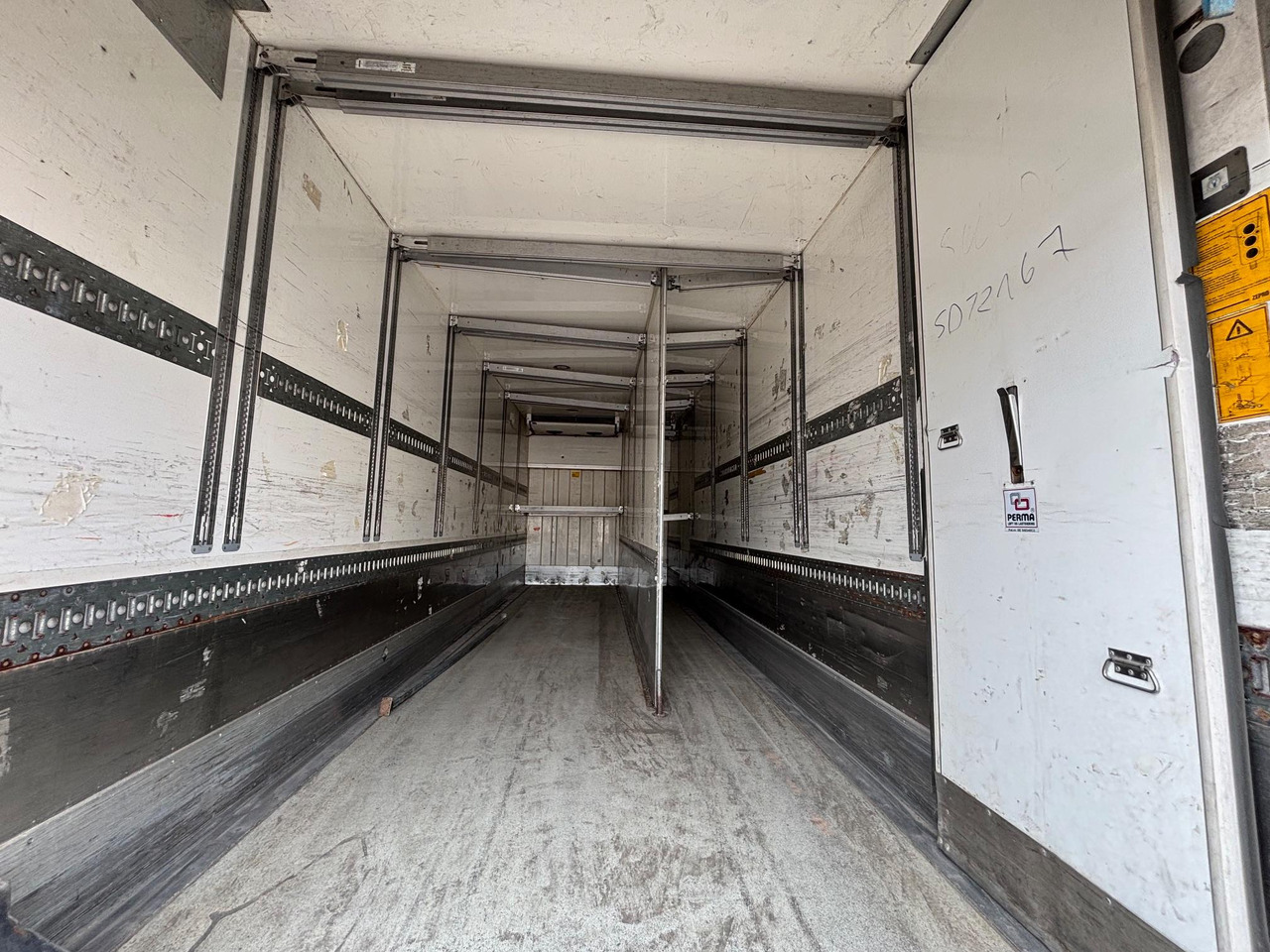 مبردة شاحنة SCANIA G490: صور 8 مبردة شاحنة SCANIA G490: صور 8