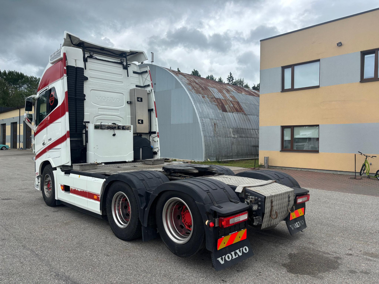 VOLVO FH16.750 - شاحنة جرار: صور 3 VOLVO FH16.750 - شاحنة جرار: صور 3