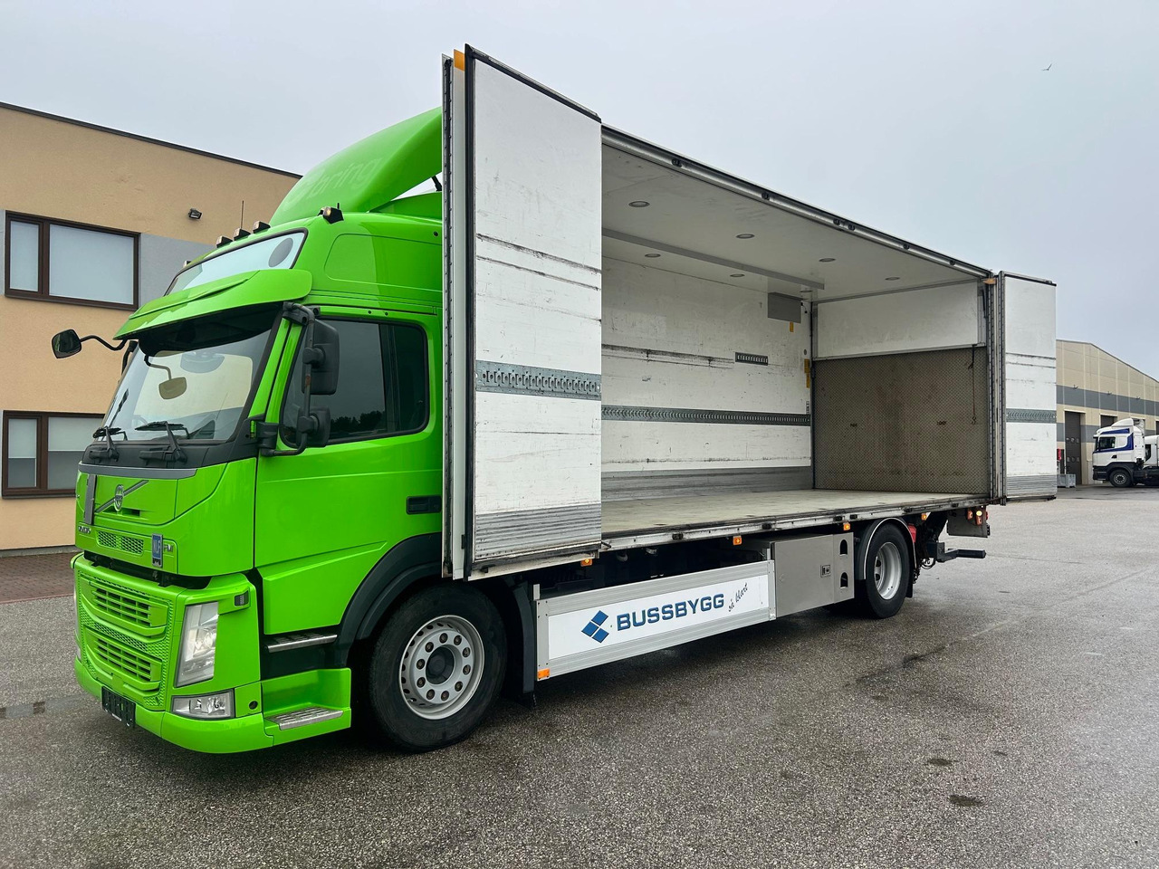 VOLVO FM330 - بصندوق مغلق شاحنة: صور 3 VOLVO FM330 - بصندوق مغلق شاحنة: صور 3