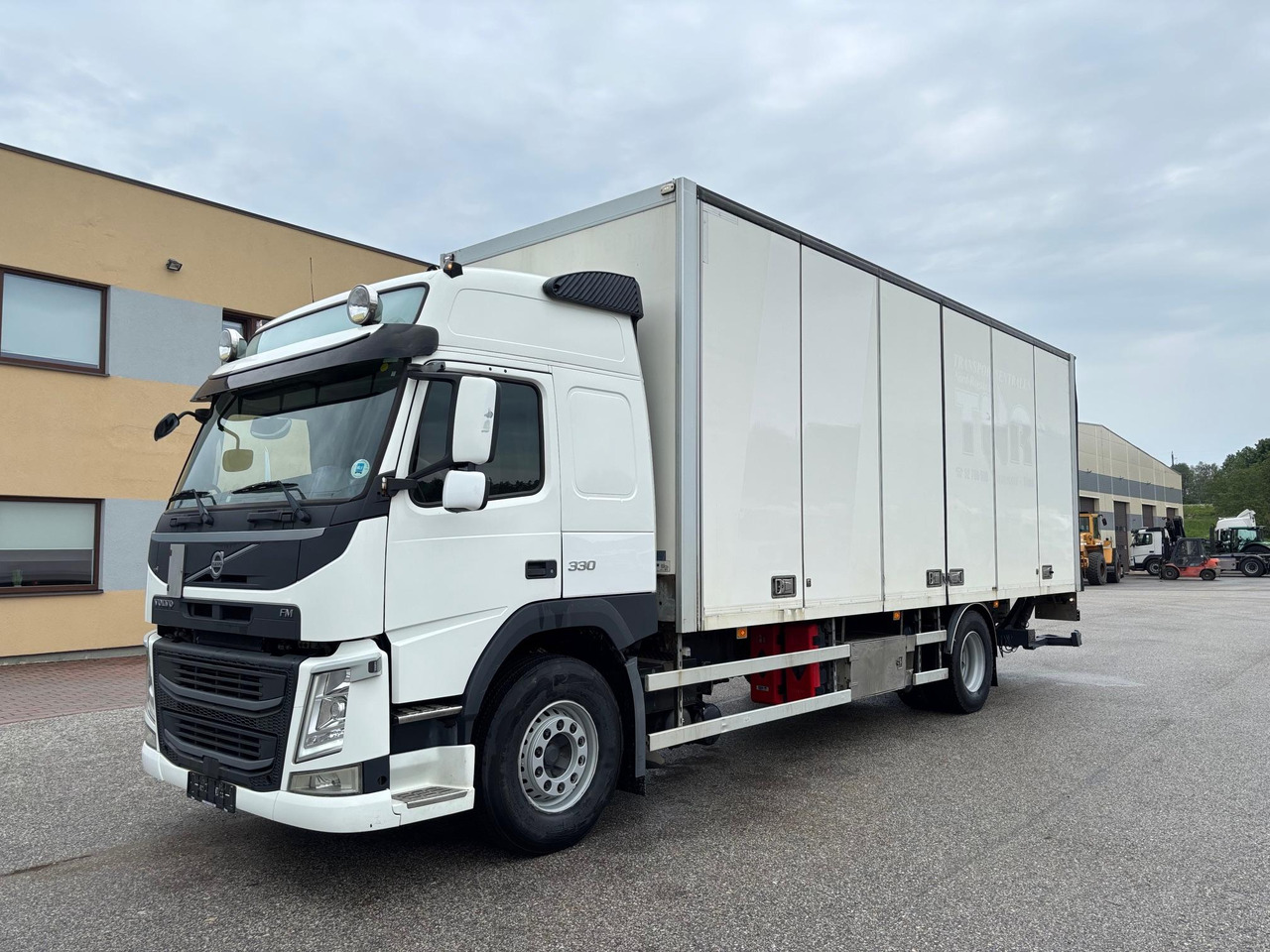 VOLVO FM330 - بصندوق مغلق شاحنة: صور 3 VOLVO FM330 - بصندوق مغلق شاحنة: صور 3