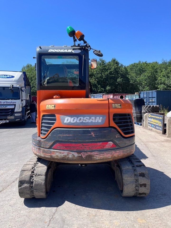 Doosan DX 63-3 - حفارة مصغرة: صور 4 Doosan DX 63-3 - حفارة مصغرة: صور 4