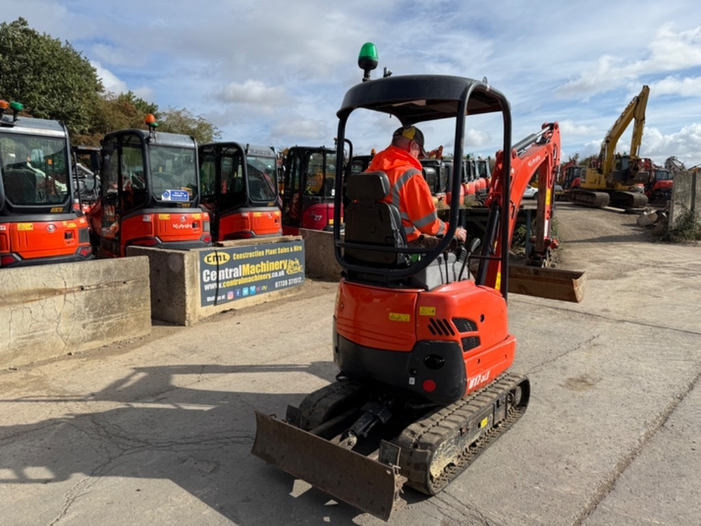 Kubota U 17-3  - حفارة مصغرة: صور 5 Kubota U 17-3  - حفارة مصغرة: صور 5