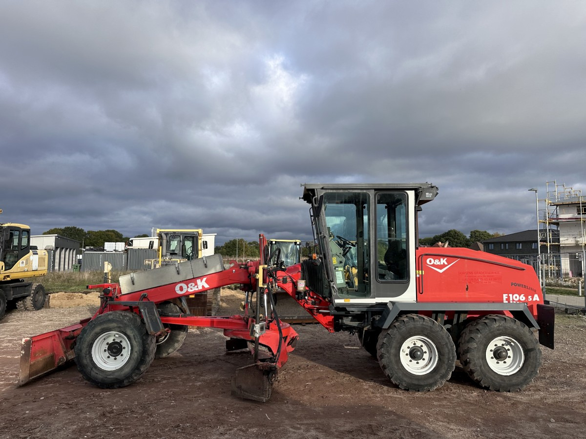 NEW HOLLAND F 106.5 - 6x6 Laser Topcon- Klima Cummins 6 Zyl. - آلة تسوية الأرض: صور 1 NEW HOLLAND F 106.5 - 6x6 Laser Topcon- Klima Cummins 6 Zyl. - آلة تسوية الأرض: صور 1